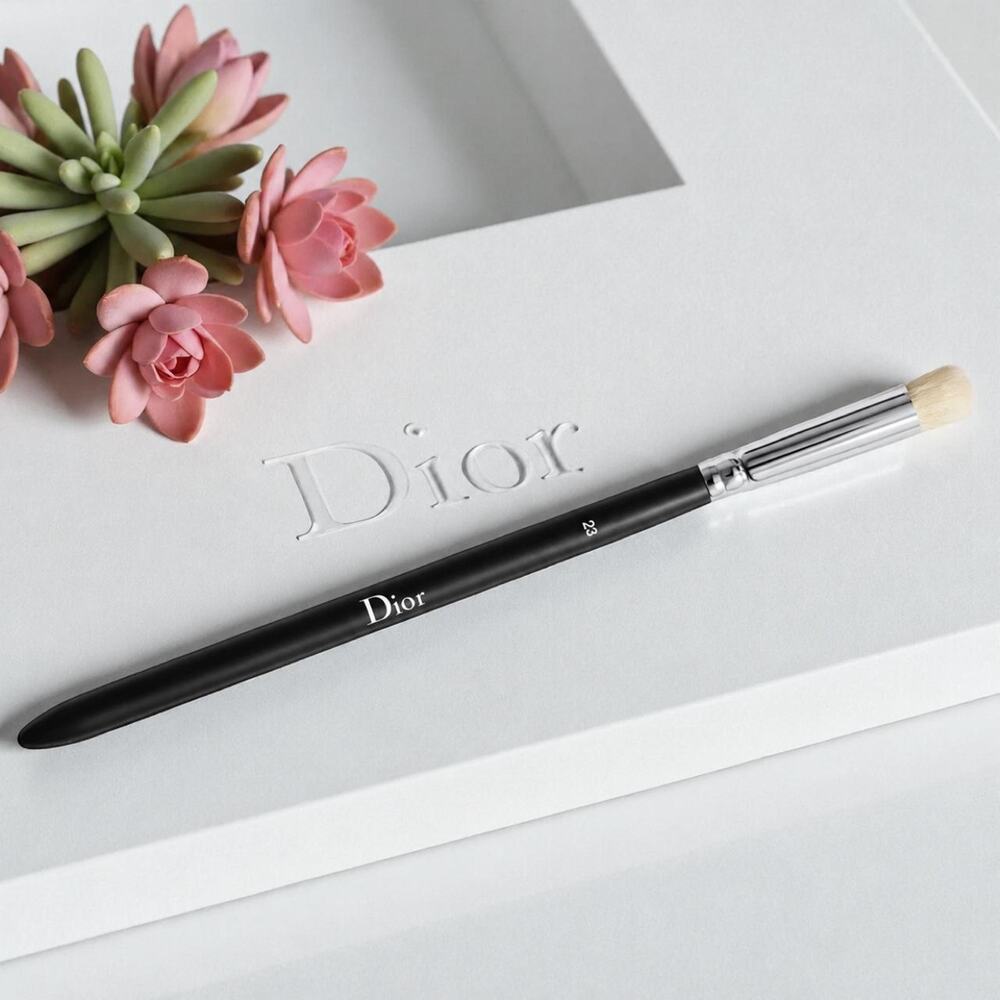 Dior backstage eye brush no 23
